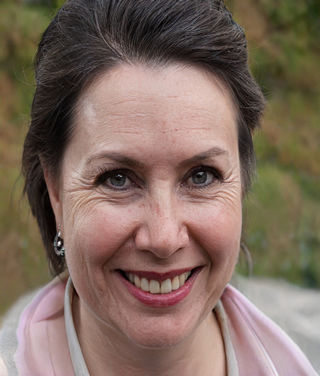 Headshot of April Mann - Employee Relations/Accounting